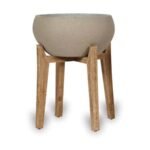 Matera En Fibra De Concreto Con Patas De Madera